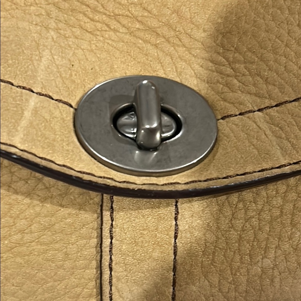 Vintage Coach Nubuc Leather Tan Crossbody Bag F10896 - Picture 8 of 10